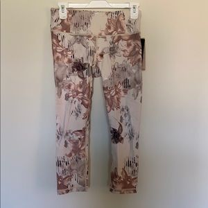 Calia Mid Rise Capri legging